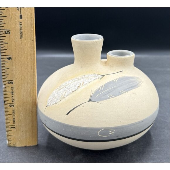 Signed Grey Feather #8 Desert Pueblo Pottery Vase Cream Grey White - Picture 9 of 10